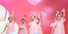 《星辰大海》舞蹈视频小学生(星辰大海舞蹈视频小学生版)